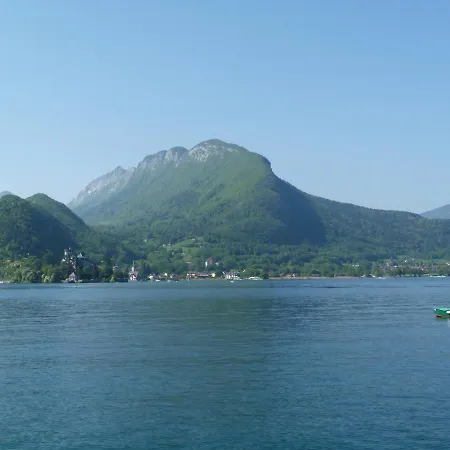 Au Bord Du Lac D'Annecy, Logement Type Loft, Dans Residence Avec Plage Et Ponton Privee Duingt Exterior photo