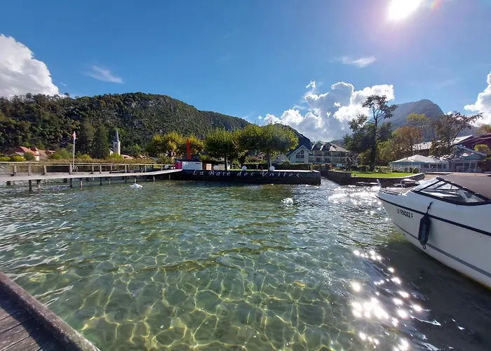 Au bord du lac d’Annecy, logement type Loft, dans résidence avec plage et ponton privée