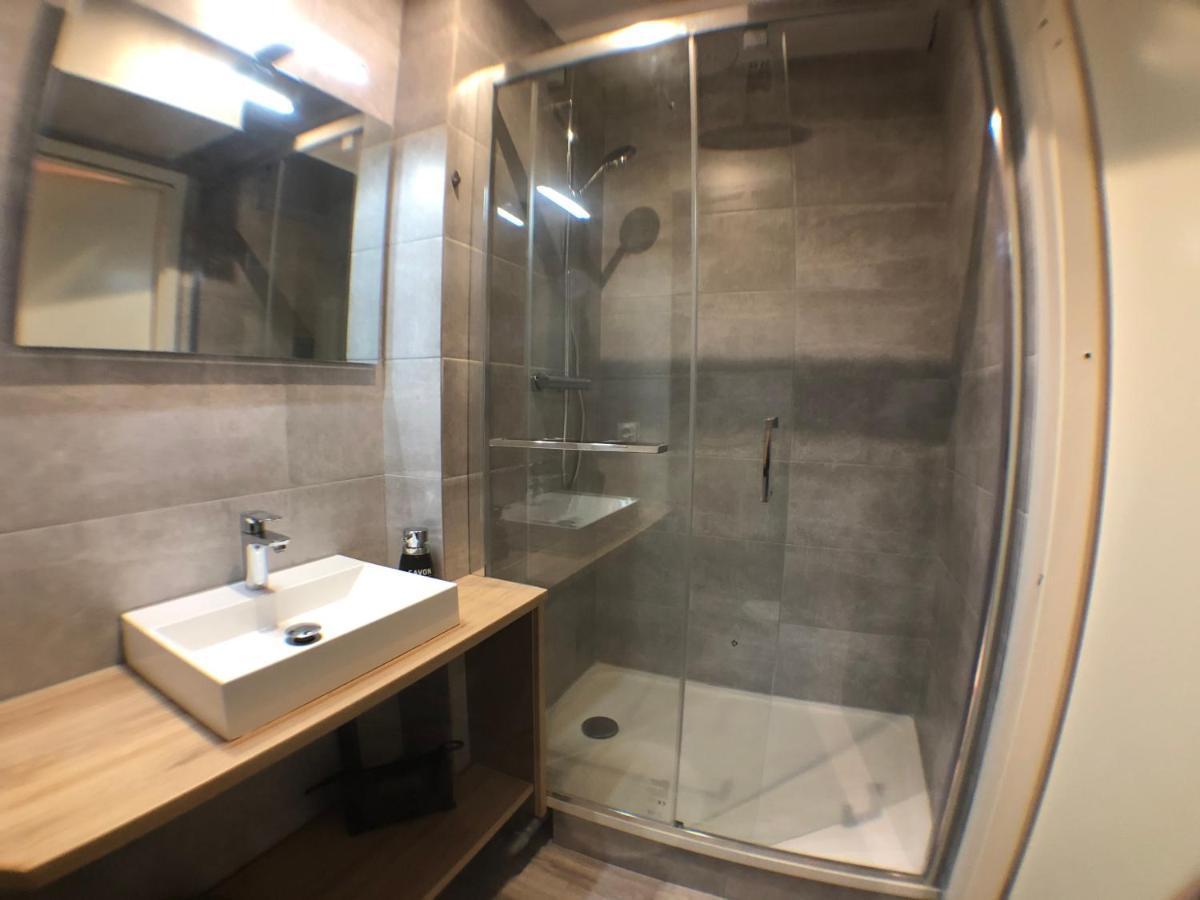 Au Bord Du D’annecy, Type Loft, Dans Résidence Avec Et Ponton Privée *