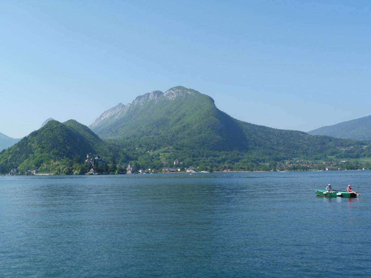 Appartement Au Bord Du D’annecy, Type Loft, Dans Résidence Avec Et Ponton Privée