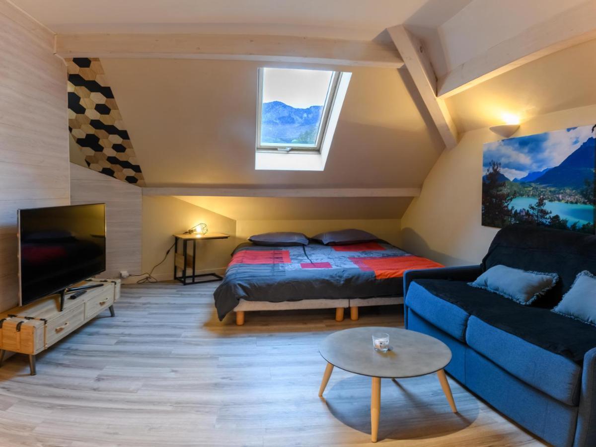 Au Bord Du D’annecy, Type Loft, Dans Résidence Avec Et Ponton Privée *
