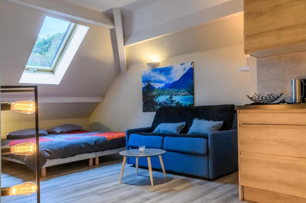 Appartement Au Bord Du D’annecy, Type Loft, Dans Résidence Avec Et Ponton Privée